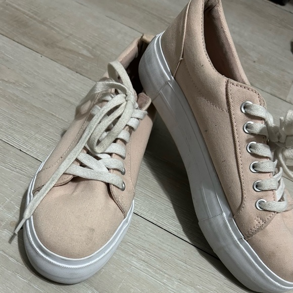 H&M PINK & WHITE PLATFORM SHOES - Picture 2 of 2